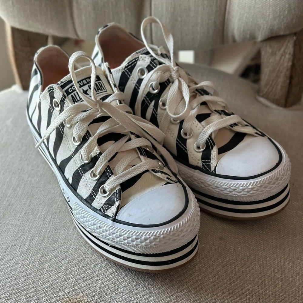 Converses-SOLD